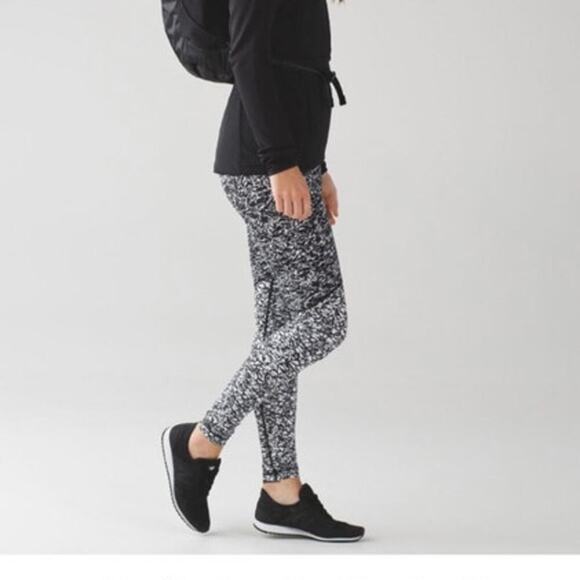 lululemon athletica Pants - Lululemon Wunder Under Pant (Hi-Rise) SIZE 6
